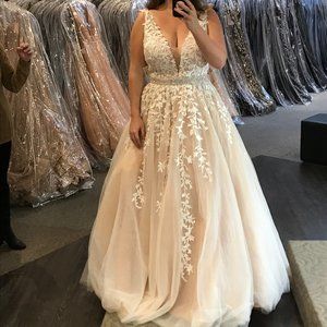 Sherri Hill Lace Deep V bodice with Tulle Gown